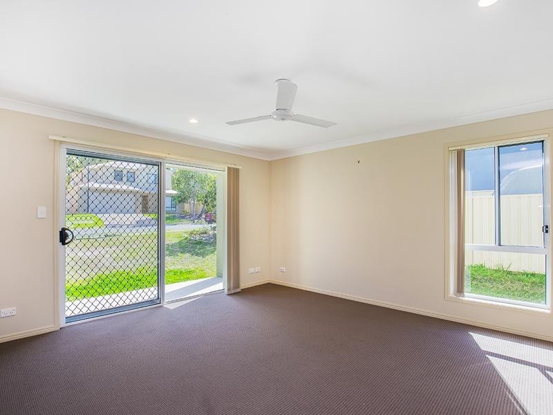 8 Caragh, Oxenford QLD 4210