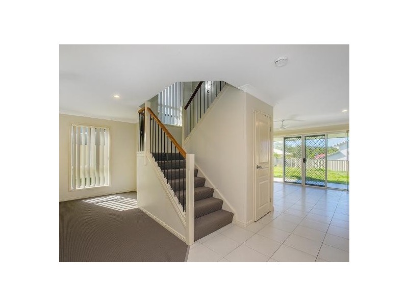 8 Caragh, Oxenford QLD 4210