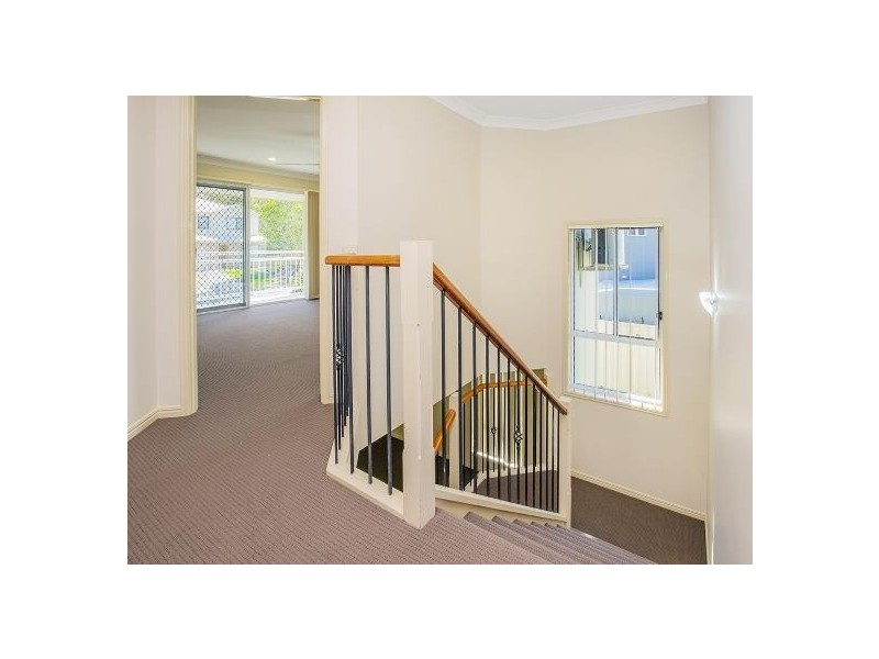 8 Caragh, Oxenford QLD 4210