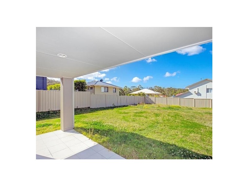 8 Caragh, Oxenford QLD 4210