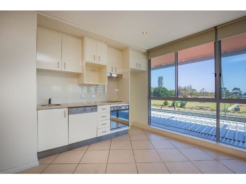 1 Como Crescent, Southport QLD 4215