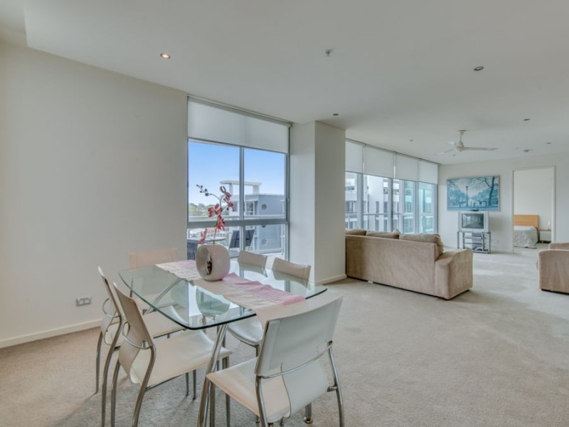 1 Como Crescent, Southport QLD 4215