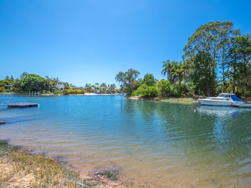 5 Bermuda Street, Broadbeach Waters QLD 4218