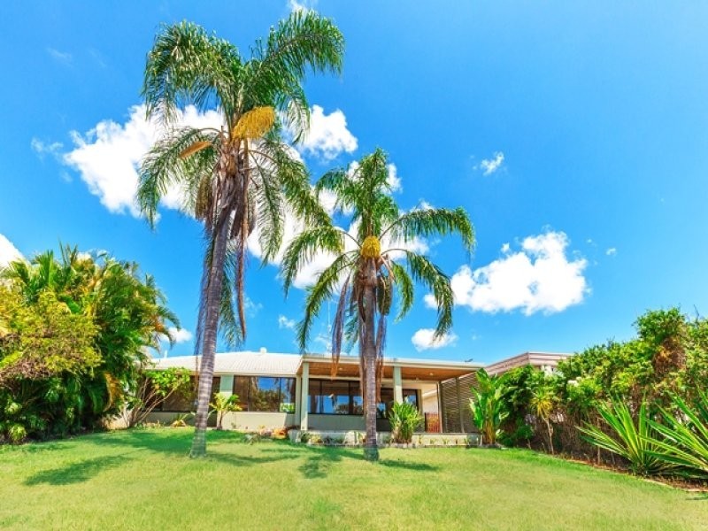 5 Bermuda Street, Broadbeach Waters QLD 4218