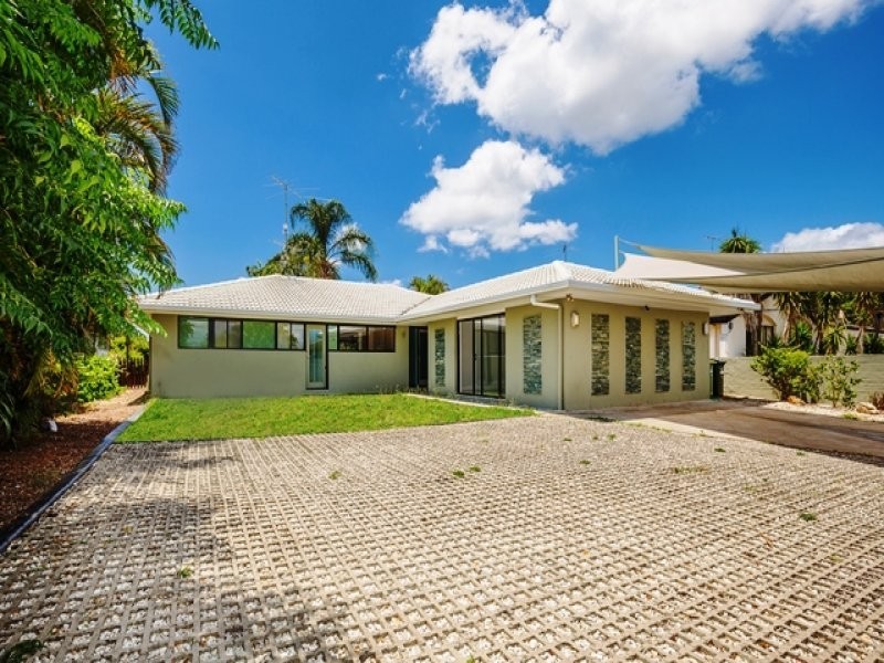 5 Bermuda Street, Broadbeach Waters QLD 4218