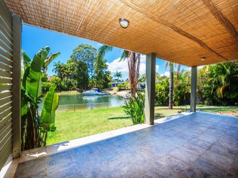 5 Bermuda Street, Broadbeach Waters QLD 4218
