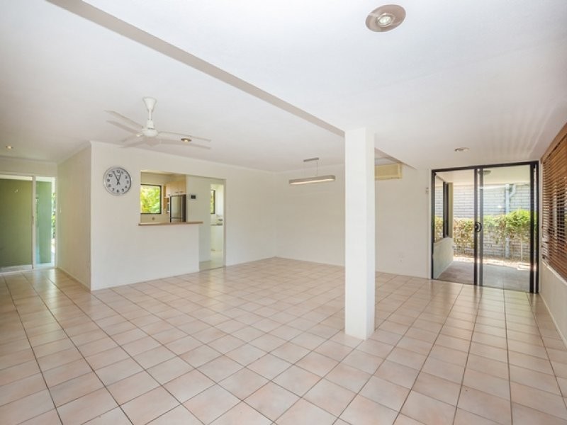 5 Bermuda Street, Broadbeach Waters QLD 4218