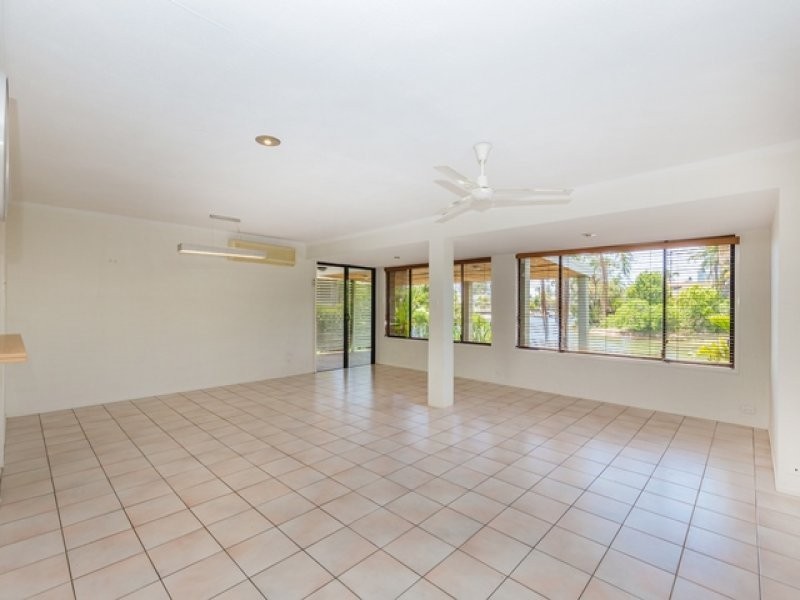 5 Bermuda Street, Broadbeach Waters QLD 4218