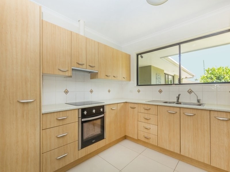 5 Bermuda Street, Broadbeach Waters QLD 4218
