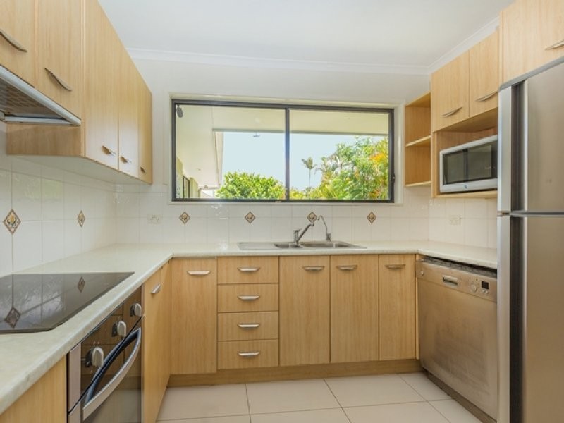 5 Bermuda Street, Broadbeach Waters QLD 4218