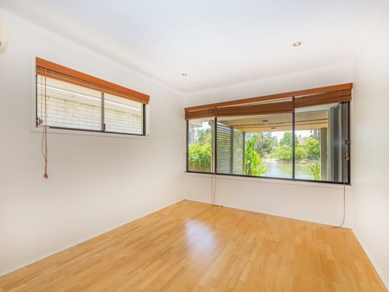 5 Bermuda Street, Broadbeach Waters QLD 4218