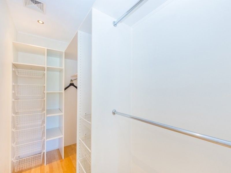 5 Bermuda Street, Broadbeach Waters QLD 4218