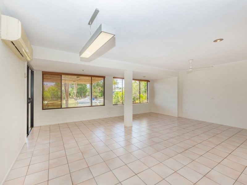 5 Bermuda Street, Broadbeach Waters QLD 4218