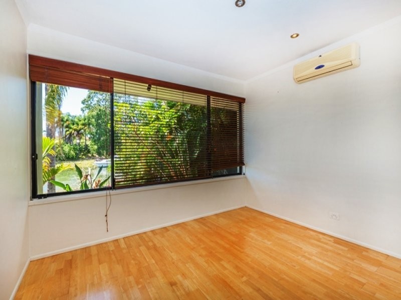 5 Bermuda Street, Broadbeach Waters QLD 4218