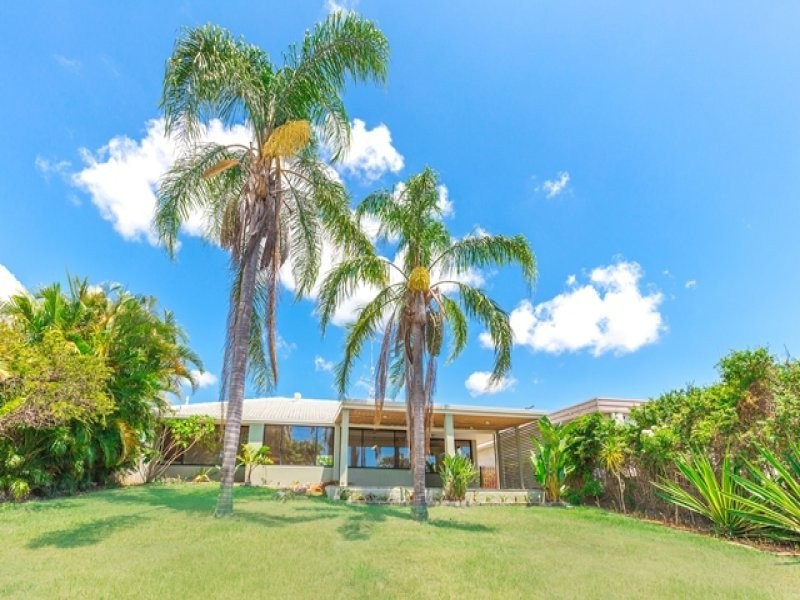 5 Bermuda Street, Broadbeach Waters QLD 4218