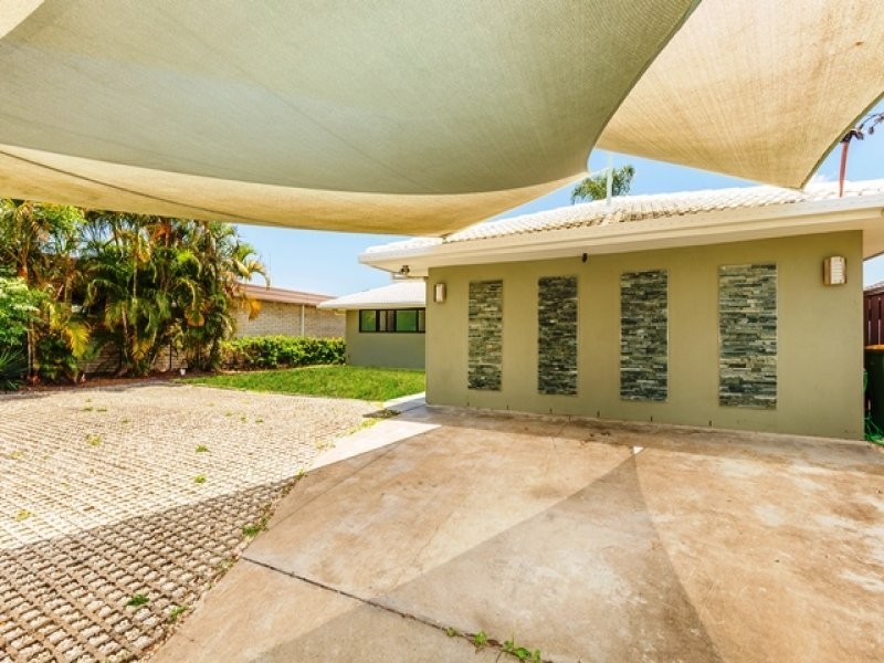 5 Bermuda Street, Broadbeach Waters QLD 4218