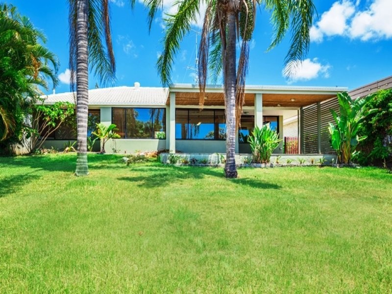 5 Bermuda Street, Broadbeach Waters QLD 4218