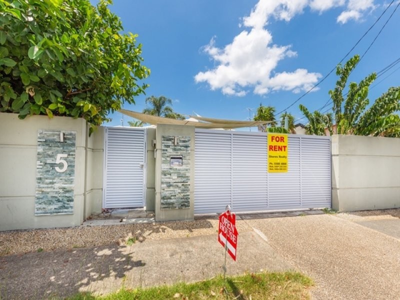 5 Bermuda Street, Broadbeach Waters QLD 4218
