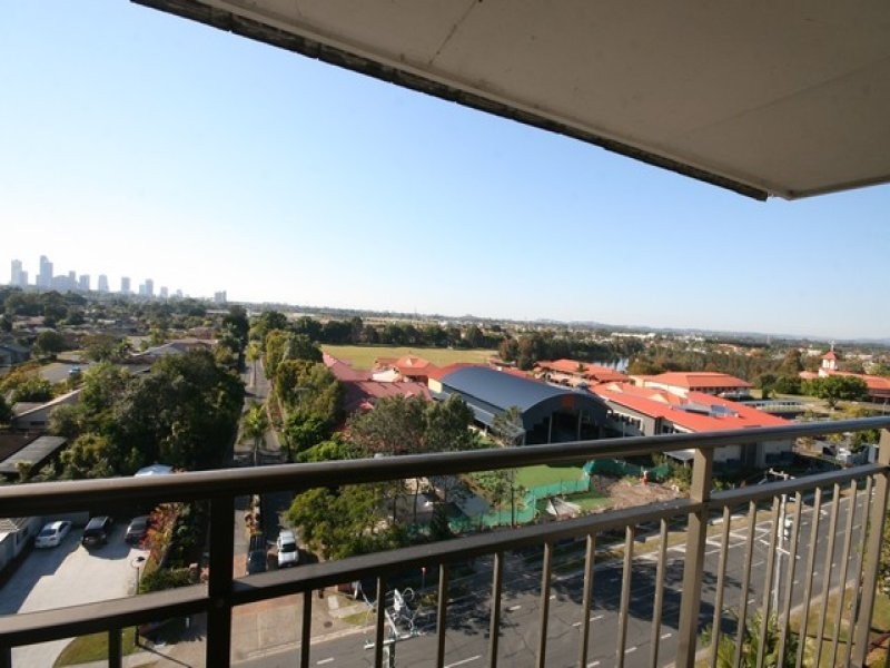 60 Fairways Drive, Clear Island Waters QLD 4226
