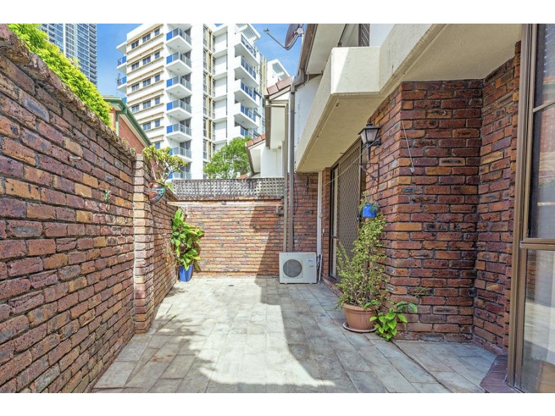 8/51 Bauer Street, Southport QLD 4215