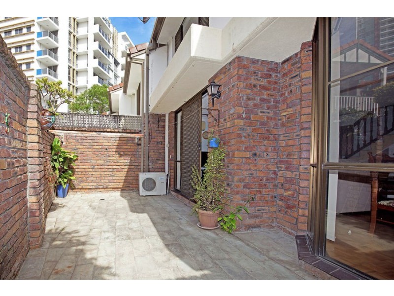 8/51 Bauer Street, Southport QLD 4215