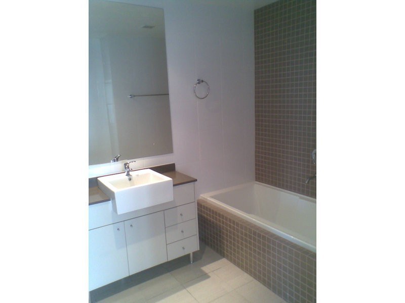 4 Como Crescent, Southport QLD 4215