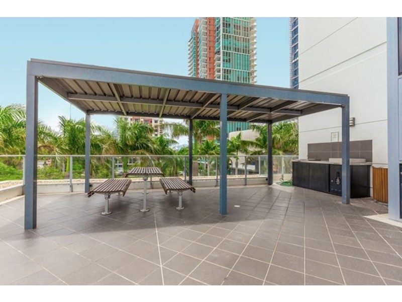 4 Como Crescent, Southport QLD 4215