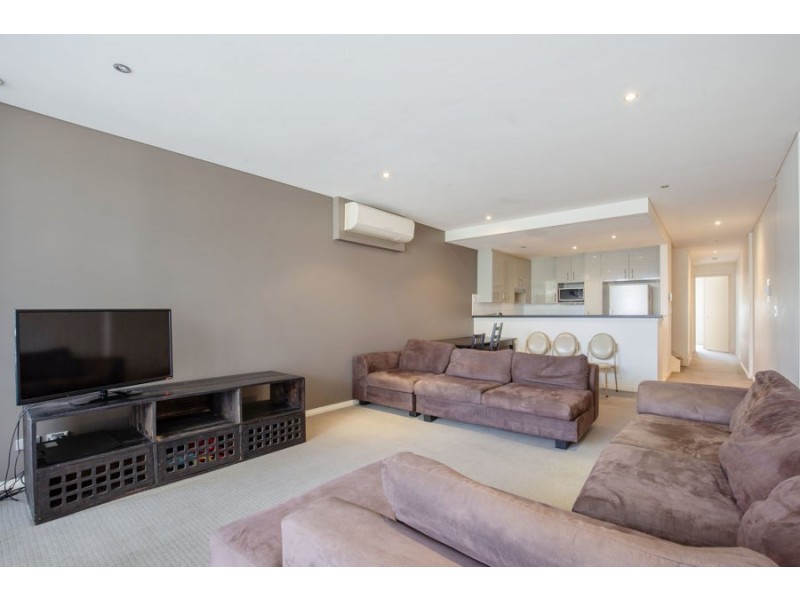 3 Como Crescent, Southport QLD 4215