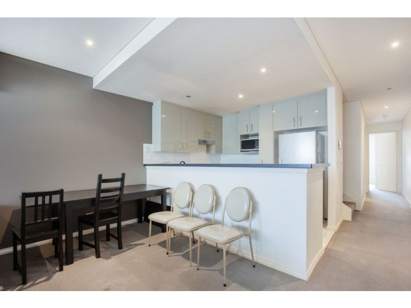 3 Como Crescent, Southport QLD 4215