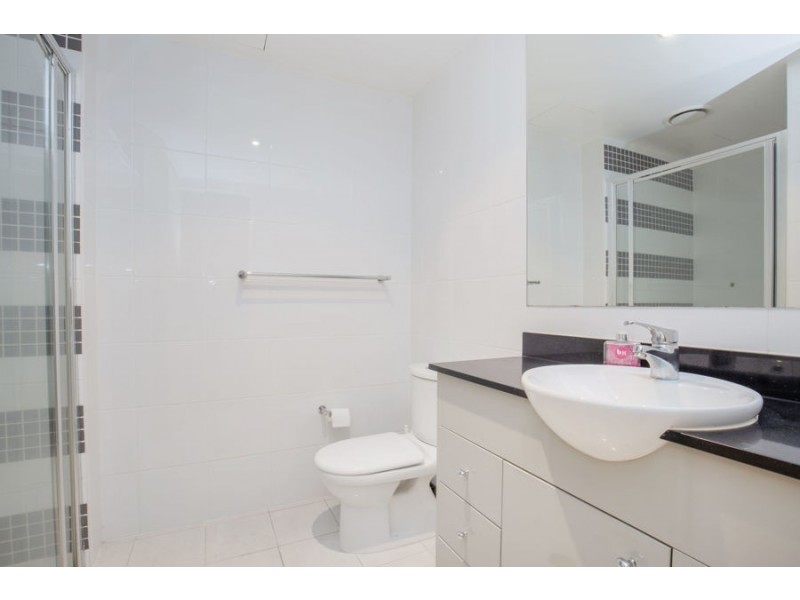 3 Como Crescent, Southport QLD 4215