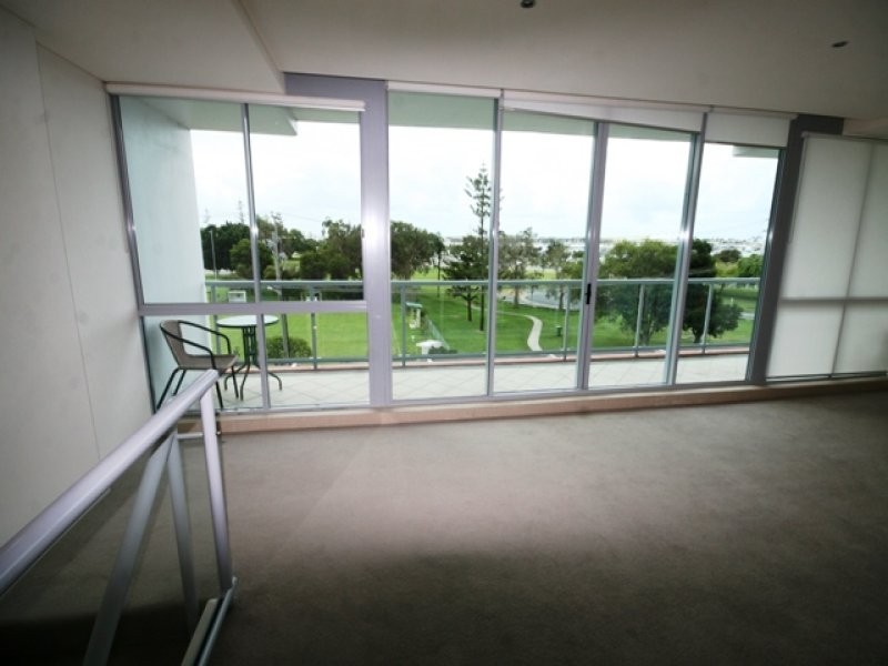 513/1 Como Crescent, Southport QLD 4215