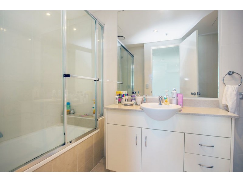 808/1 Como Crescent, Southport QLD 4215