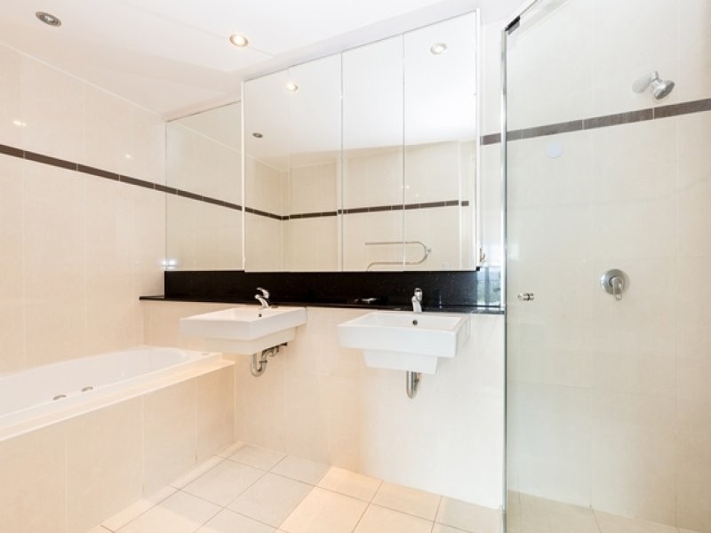 32/1 Como Crescent, Southport QLD 4215