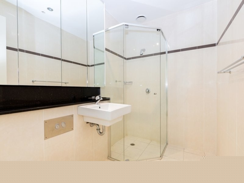 32/1 Como Crescent, Southport QLD 4215