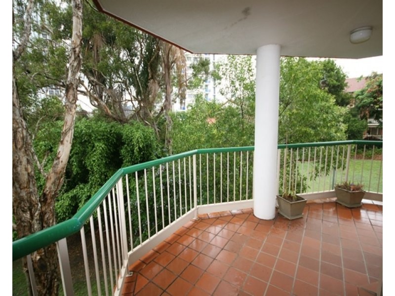 61 Bauer Street, Southport QLD 4215