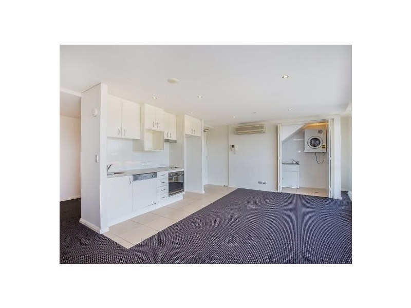 1 Como Crescent, Southport QLD 4215