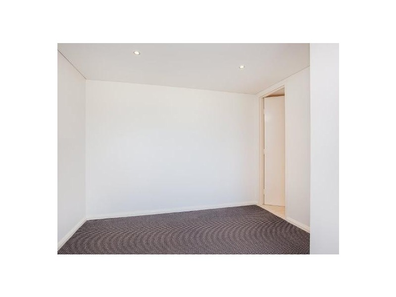 1 Como Crescent, Southport QLD 4215