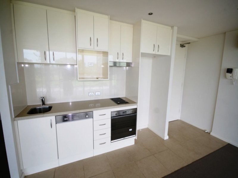 1 Como Crescent, Southport QLD 4215