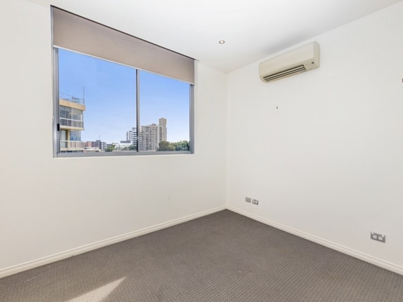 616/3 Como Crescent, Southport QLD 4215