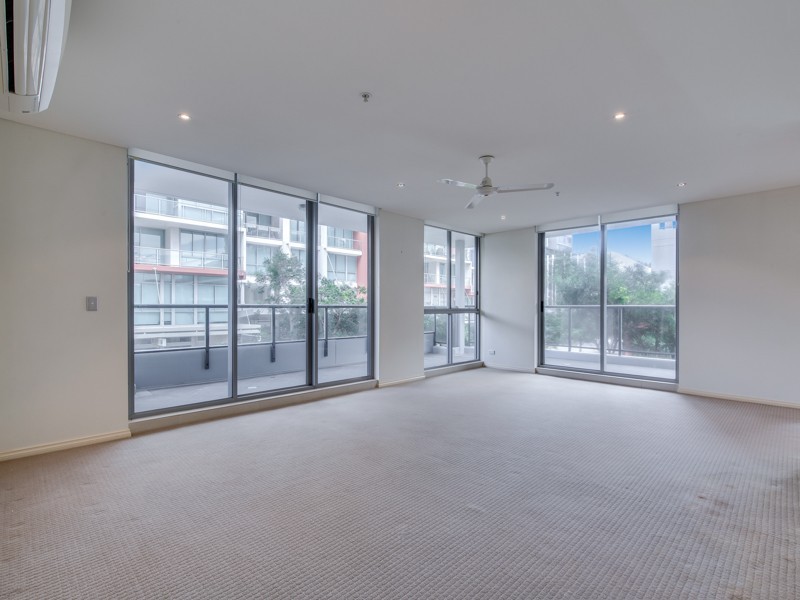 3 Como Crescent, Southport QLD 4215