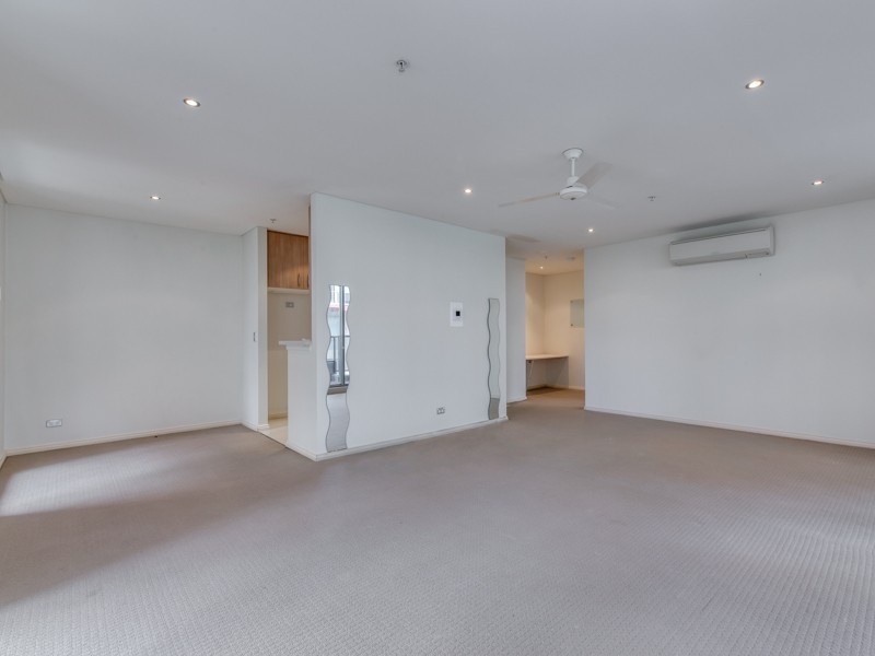 3 Como Crescent, Southport QLD 4215