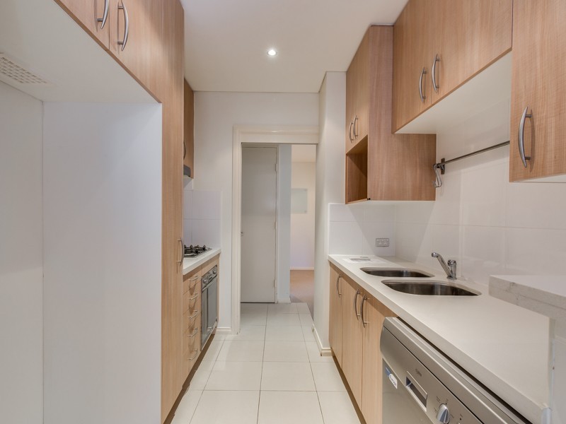3 Como Crescent, Southport QLD 4215