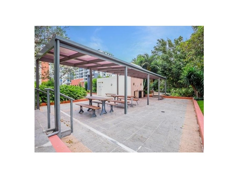 3 Como Crescent, Southport QLD 4215