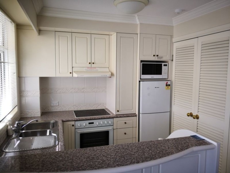 24-26 Queensland Avenue, Broadbeach QLD 4218