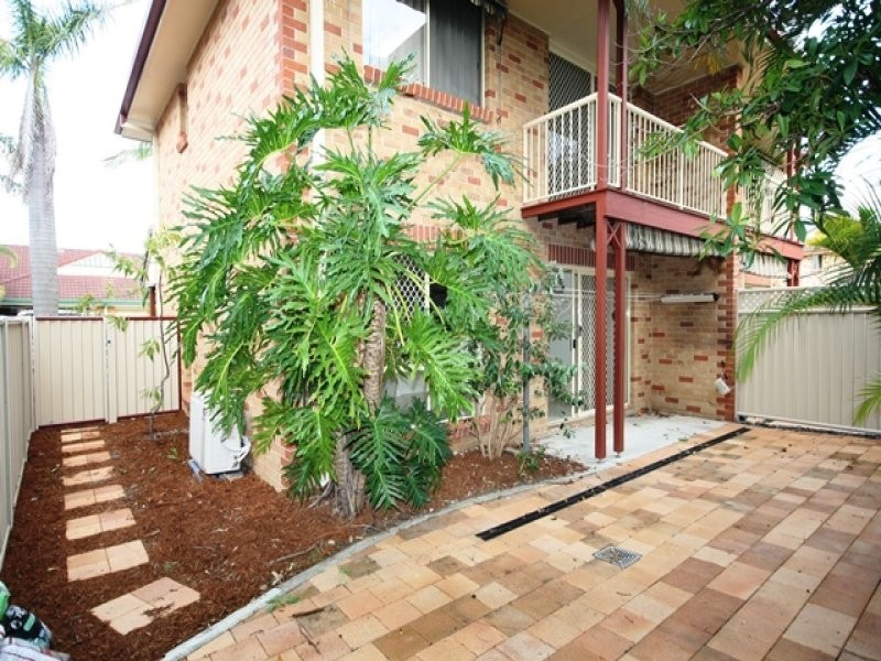 12/2 Brown Street, Labrador QLD 4215