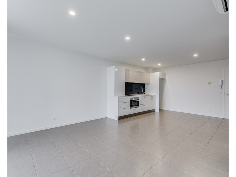 8 Waterford Court, Bundall QLD 4217