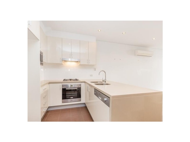 2 Aqua Street, Southport QLD 4215