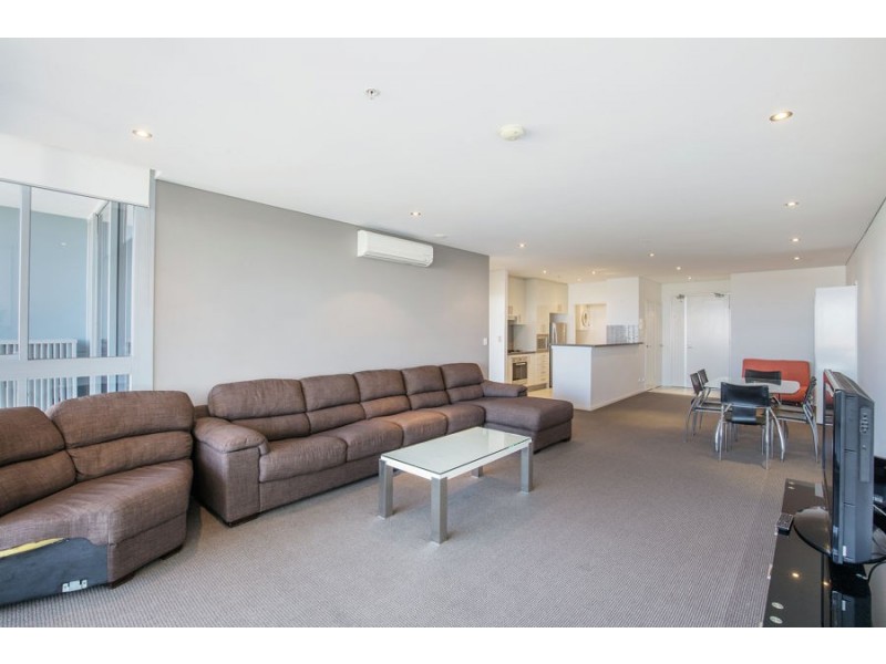 4 Como Crescent, Southport QLD 4215