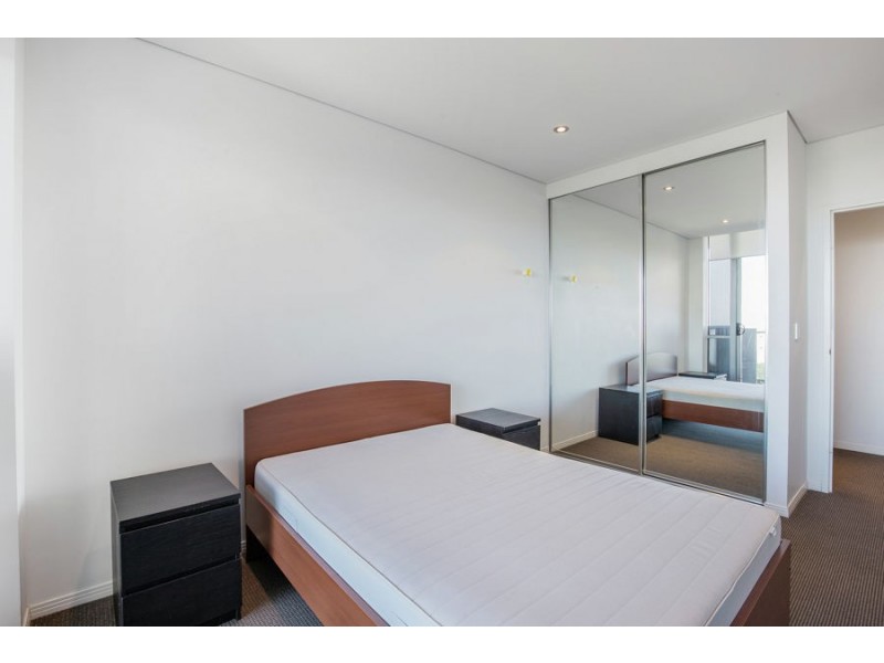 4 Como Crescent, Southport QLD 4215