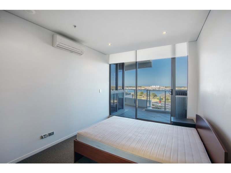 4 Como Crescent, Southport QLD 4215